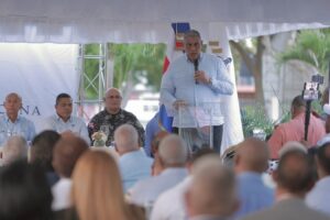 Interior y Policía entrega sedes gobernaciones El Seibo y La Romana; dotará más vehículos PN