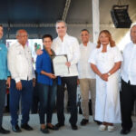 Abinader entrega 2,298 certificados de título en Consuelo, San Pedro de Macorís