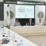 Ministro de Trabajo promueve acuerdos beneficien a trabajadores y productores agrícolas