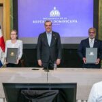 Gobierno dominicano firma acuerdo de transporte aéreo con Canadá