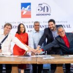 Inposdom y exportadores ponen a circular sello postal del 50 aniversario de Adoexpo
