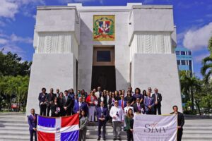 SIMV deposita ofrenda floral en conmemoración al mes de la Patria