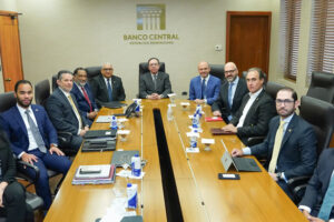 Valdez Albizu se reúne con ejecutivos de JPMorgan con fines de estrechar lazos con BCRD y sector financiero RD