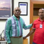 Gerente general de Edeeste se reúne con antiguo empleado sufrió accidente laboral en 2003