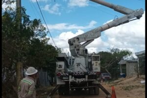 Edeeste rehabilita redes eléctricas en La Ureña de Santo Domingo Este
