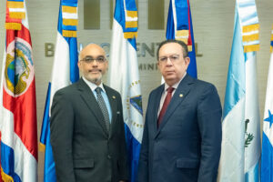 Gobernador Valdez Albizu preside la 297 Reunión del CMCA