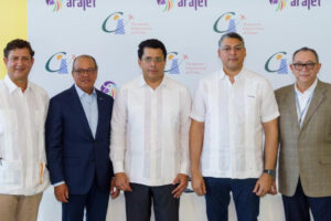 Ministerio de Turismo anuncia nueva ruta aérea de Arajet entre Santiago y Colombia