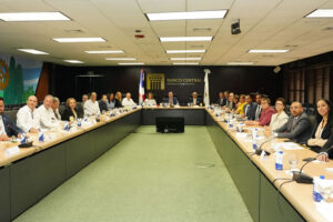 Miembros del cuerpo diplomático visitan a Valdez Albizu para conocer  desempeño de economía y sus perspectivas