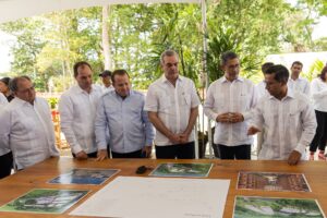 Presidente Abinader visita lugar donde Casa Brugal construye nuevo complejo de envejecimiento