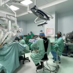 En Santiago realizan intervención con robot para cáncer de colon