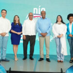 Ministro Almonte pondera piedra larimar sea conocida mundialmente