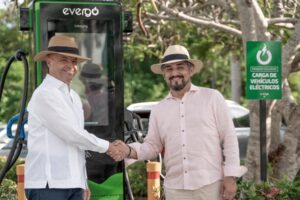 Evergo y Grupo Piñero inauguran nueva estación de carga rápida en Playa Nueva Romana