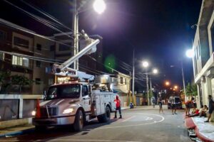 Edeeste ha instalado más de 10,800 luminarias LED de 90 watts dentro del plan “Iluminado el país ” que ejecuta el Gobierno