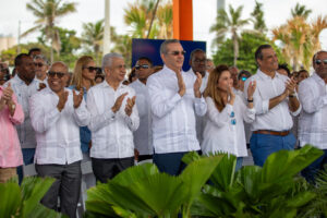 Abinader inaugura «Paseo Marítimo Malecón» junto alcaldesa DN y administrador Bareservas