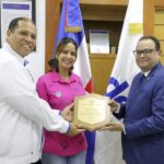 Gerente general de Edeeste recibe reconocimiento de comunidad de San Luis