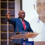 Julito Fulcar presenta sus propuestas a la sociedad de Peravia