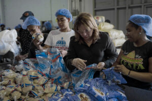 Plan Social entrega más de 800,000 kits de habichuelas con dulces