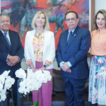 Gobernador Valdez Albizu recibe a María Valldecabres de la Fábrica Nacional de Moneda y Timbre de España