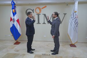 Superintendente juramenta al nuevo intendente del Mercado de Valores de la República Dominicana