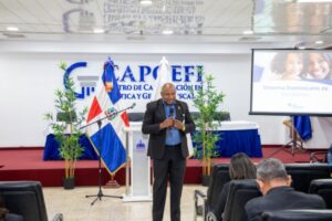 AFP Reservas imparte charla empleados Contraloría sobre Sistema de Seguridad Social