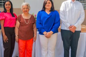 Cremsos entrega centro de cómputos Escuela de Sordos en Santiago