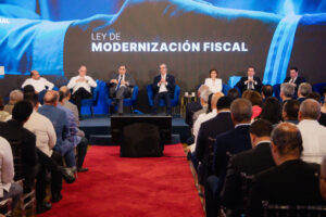 Abinader encabeza presentación Proyecto de Ley de Modernización Fiscal, en LA Semanal