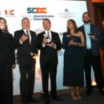 Adopron reconoce a ministro Ito Bisonó por apoyo al sector y rol en denominación origen del ron dominicano