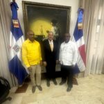 Senador Julito Fulcar y autoridades municipales gestionan obras de infraestructura en visita al Palacio Nacional