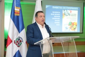 Cooperativa de maestros realiza jornada de salud con el doctor Cruz Jiminián