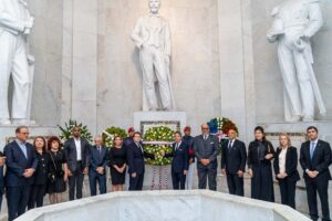 Cuerpo Consular conmemora “Día del Cuerpo Consular” con ofrenda floral en el Altar de la Patria