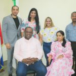 Mujeres con operaciones de senos «sienten más placer en el acto sexual», afirma cirujano Roa