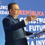 Valdez Albizu envía mensaje de confianza a inversionistas y al público por estabilidad macroeconómica de RD