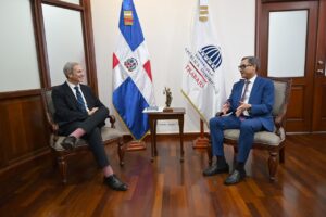 Eddy Olivares recibe visita del director subregional de OIT