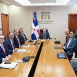 Valdez Albizu se reúne con ejecutivos de Morgan Stanley