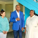 Senador Julito Fulcar y gobernadora Ángela Yadira Báez dan fondos a Hogar de Niñas Hijas de la Altagracia