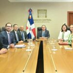 Gobernador Valdez Albizu se reúne con Carolina Juan, encargada de Banca Corporativa del Citi Bank