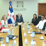 Gobernador Valdez Albizu se reúne con la viceministra del Mirex, Celinés Toribio