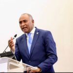 Julito Fulcar rinde cuentas ante multitudinario acto en Baní y presenta el Plan Estratégico de Desarrollo Sostenible de Peravia