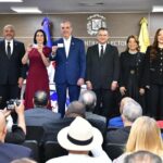 JCE entrega primera cédula de identidad y electoral en el nuevo formato al presidente RD y la primera dama