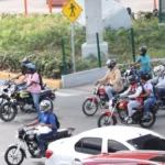 Un 70 % de motoristas reprueba examen teórico para obtener licencia, según director general del Intrant