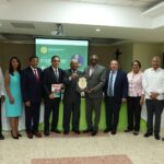 Coopnama reconoce trayectoria y aportes del médico y filántropo Cruz Jiminián y del profesor Melanio Hernández, autor del libro Nacho