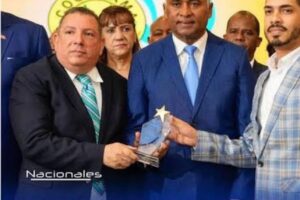 Coopnama reconoce al profesor Julito Fulcar expresidente y asesor de la entidad