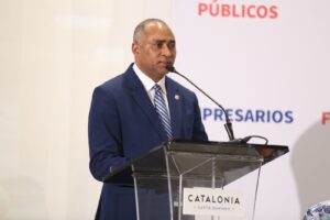 Julito Fulcar presenta el Plan Estratégico Peravia 2025-2055 durante almuerzo con Grupo de Comunicaciones Corripio