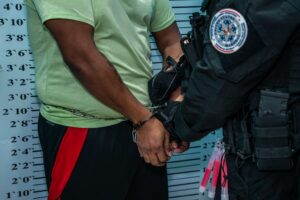 Dominicano acusado de varios cargos por narcotráfico es entregado a Estados Unidos