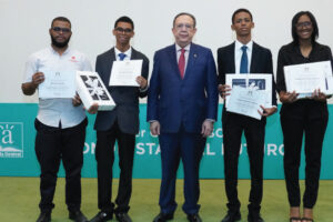 BCRD realiza acto de premiación de XIII competencia académica “Economistas del Futuro”