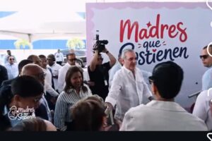 En presencia del presidente Abinader más de 10 mil madres fueron beneficiadas en Santo Domingo Este por DASAC