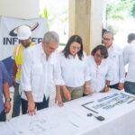 Presidente Abinader y directora de Infotep supervisan avances del Hotel Escuela Guarocuya, en Barahona