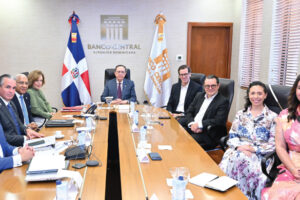 Valdez Albizu recibió la visita de una delegación ejecutiva del Citibank