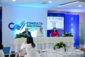 Líderes de opinión aportan propuestas para fortalecer la transformación educativa durante consulta nacional