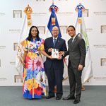 BCRD dona obras literarias a la Biblioteca Abigaíl Mejía, del Ministerio de la Mujer